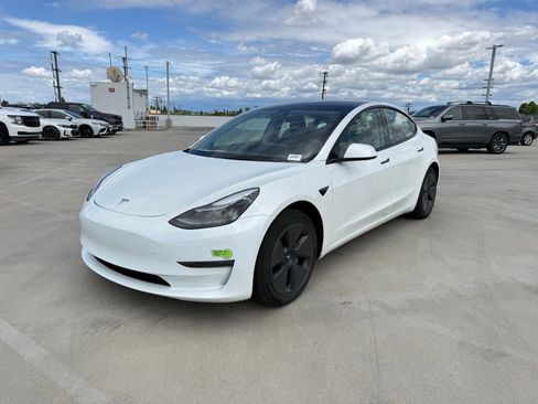 Used 2023 Tesla Model 3 Standard Range RWD image 1