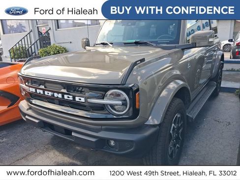 Used 2025 Ford Bronco Outer Banks AWD/4WD image 1