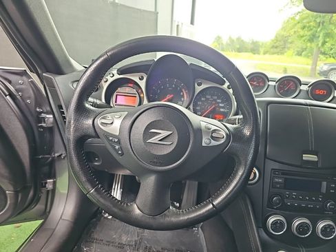 Used 2017 Nissan 370Z Coupe RWD image 23