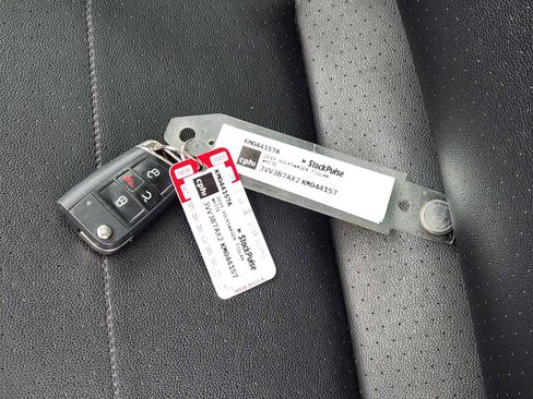 Used 2019 Volkswagen Tiguan SE w/ Panoramic Sunroof Package image 36