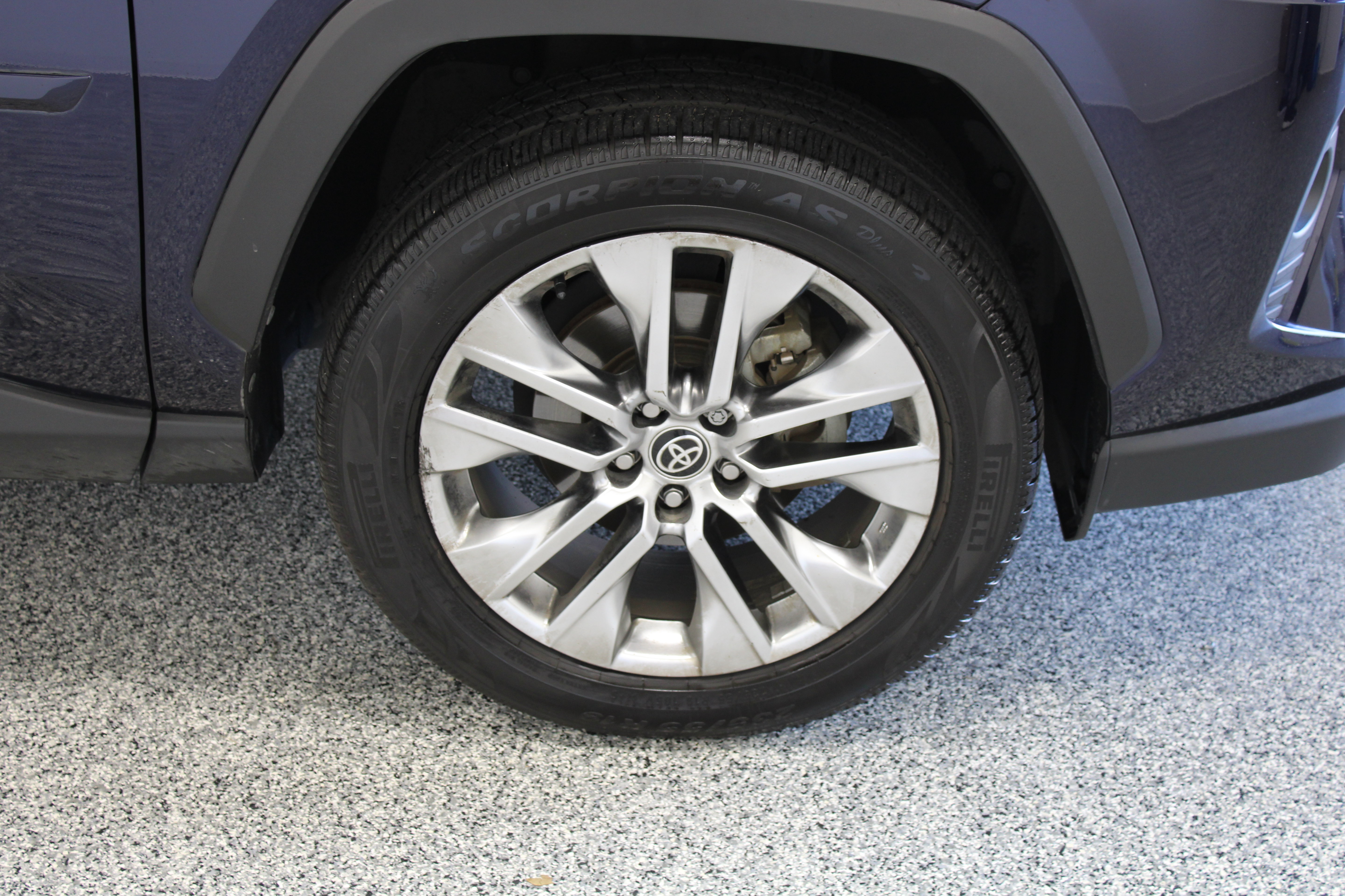 Used 2021 Toyota RAV4 XLE Premium FWD image 5