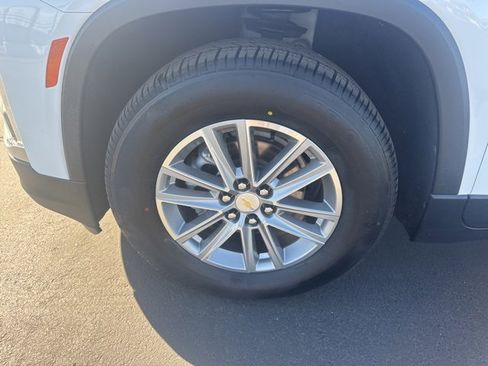 Used 2022 Chevrolet Traverse LT image 27