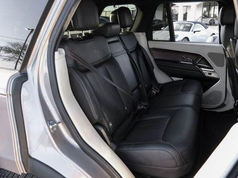 Used 2023 Land Rover Range Rover SE image 38