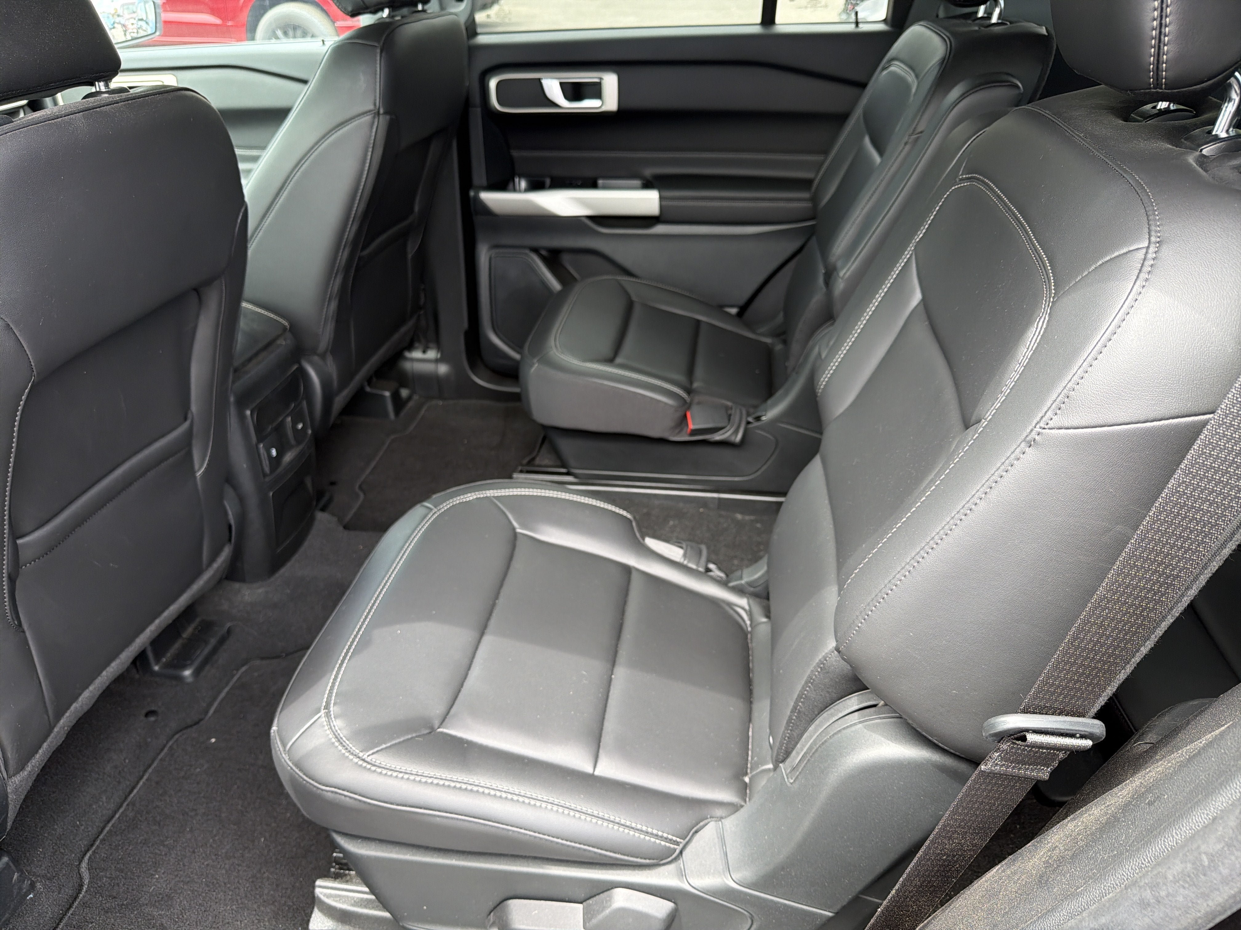 Used 2023 Ford Explorer XLT w/ Equipment Group 202A AWD/4WD image 24