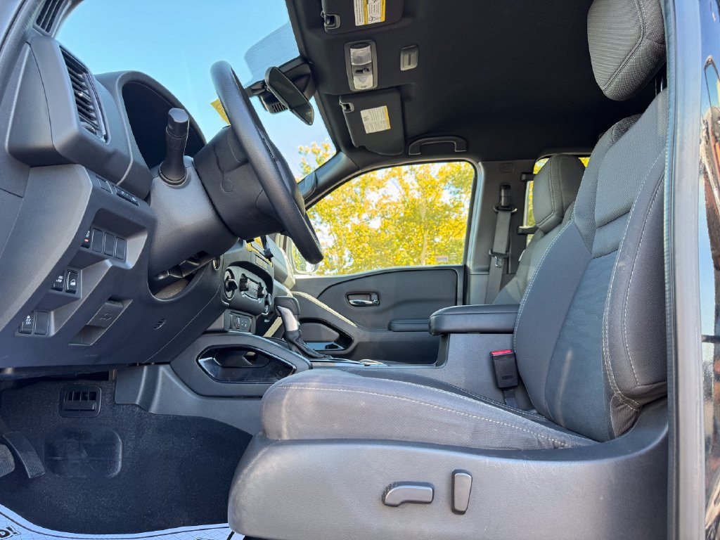 Used 2023 Nissan Frontier SV w/ Midnight Edition Package AWD/4WD image 17