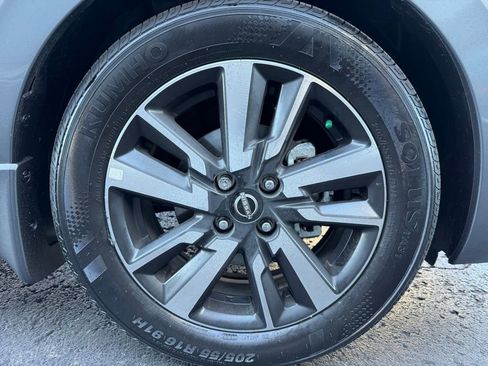 Used 2025 Nissan Versa SV w/ Trunk Package image 26