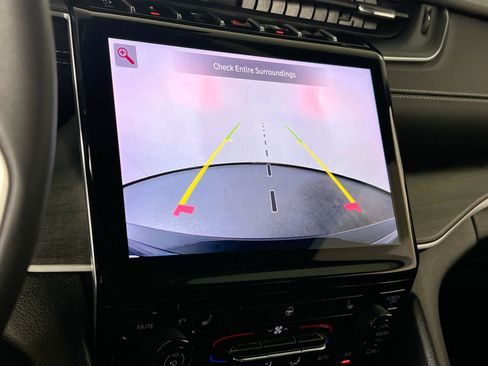 Used 2023 Jeep Grand Cherokee Limited w/ Black Appearance Package image 14