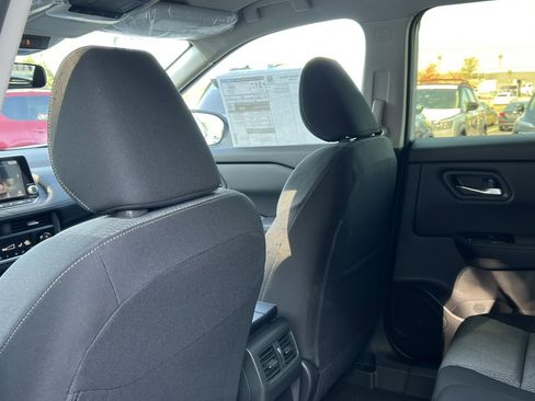 Certified 2026 Nissan Rogue SV image 29