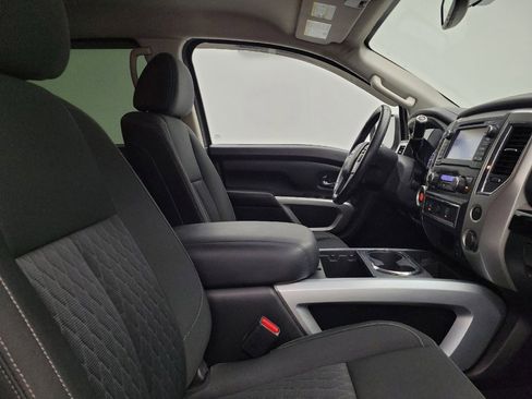 Used 2018 Nissan Titan SV w/ SV Convenience Package RWD image 21