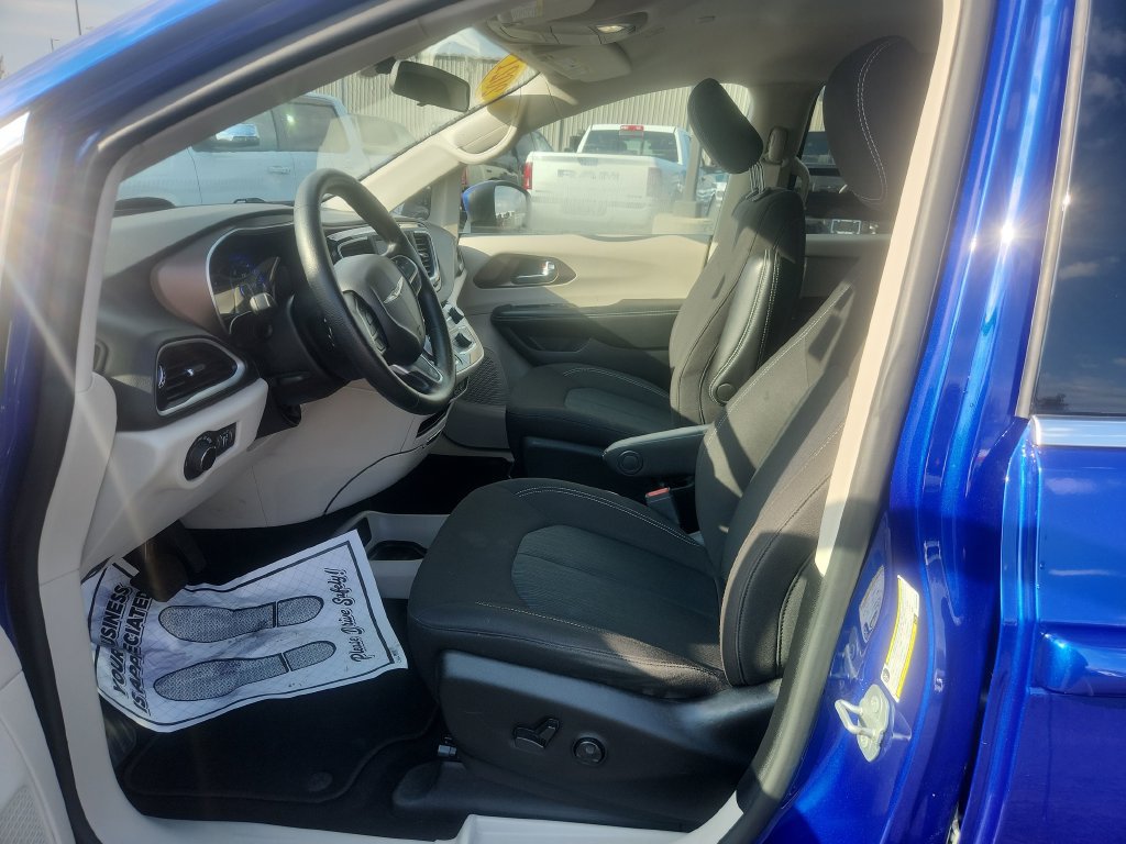 Used 2021 Chrysler Voyager LX FWD image 20