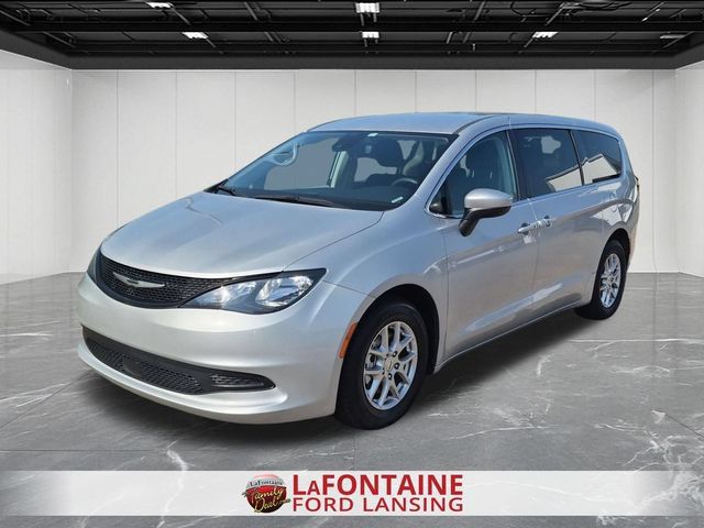 Used 2023 Chrysler Voyager LX FWD image 1