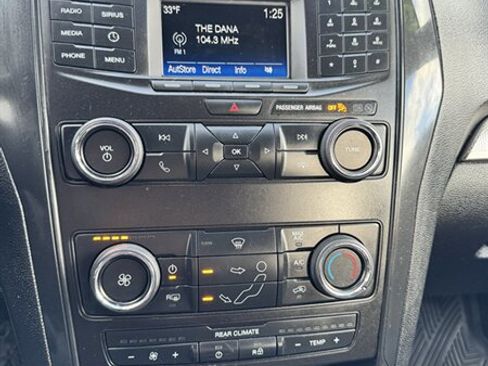 Used 2018 Ford Explorer XLT image 12