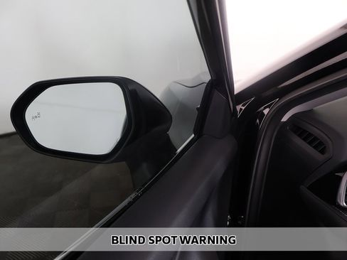 Used 2024 Toyota Camry SE image 5