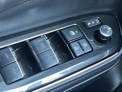 Certified 2025 Toyota Crown AWD/4WD image 18