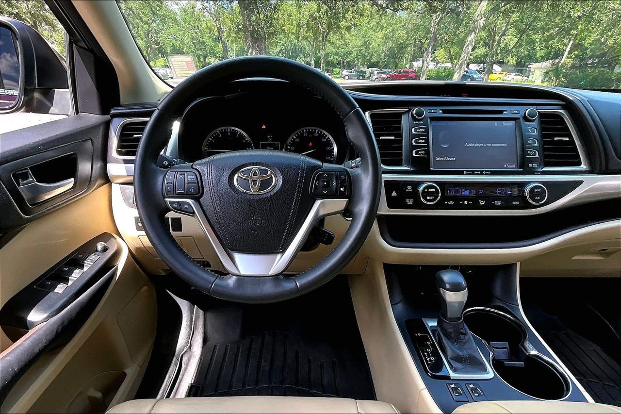 Used 2016 Toyota Highlander XLE FWD image 8