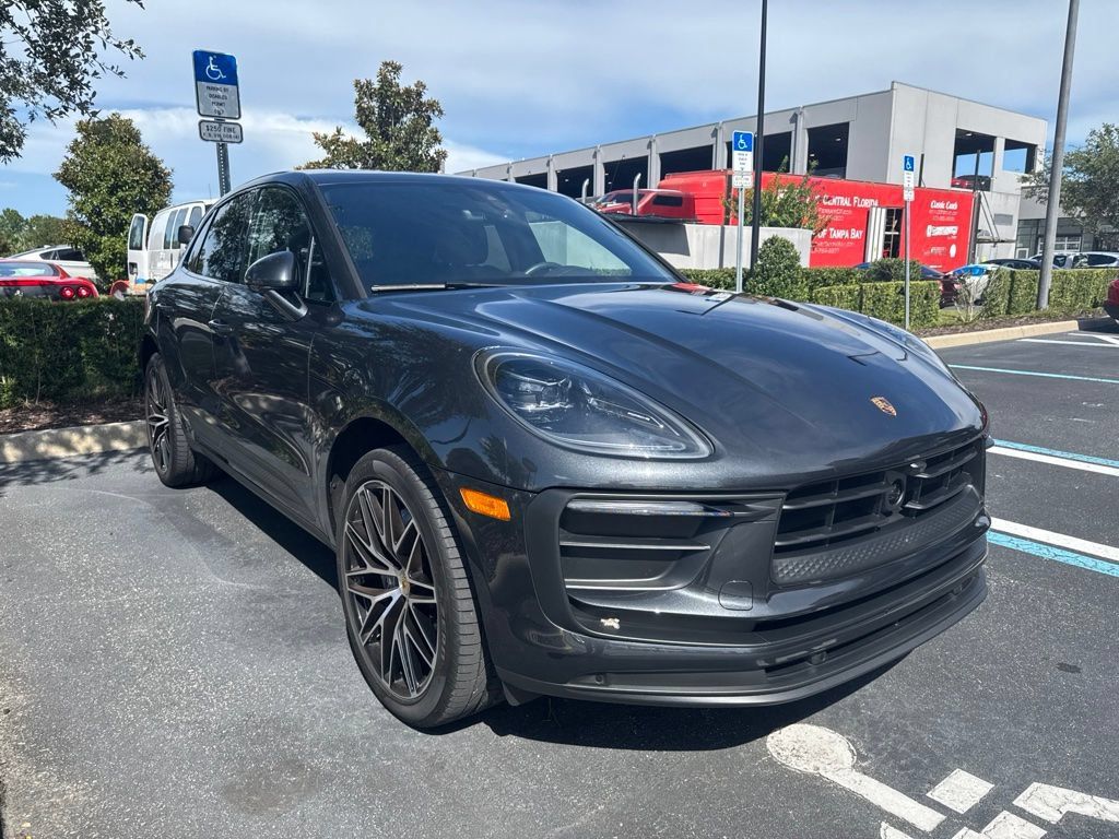 Certified 2026 Porsche Macan AWD/4WD image 5