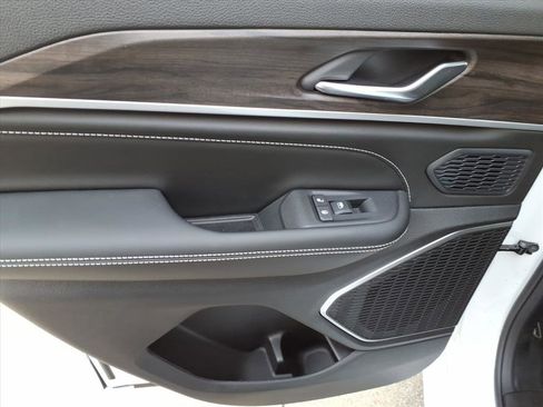 New 2026 Jeep Grand Cherokee Limited image 32