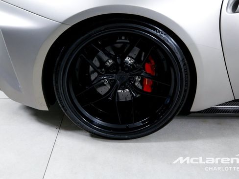 Used 2016 Ferrari F12 Berlinetta RWD image 22