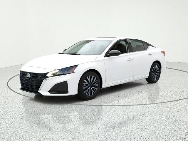 Used 2025 Nissan Altima 2.5 SV FWD image 3