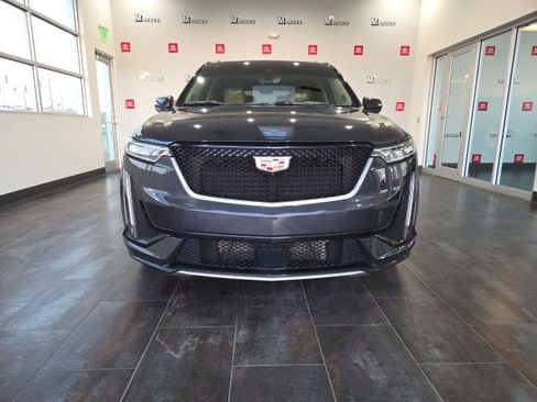 Used 2022 Cadillac XT6 Sport w/ Platinum Package image 2