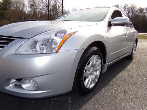 Used 2010 Nissan Altima 2.5 S image 2
