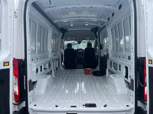 Used 2023 Ford E-Transit Medium Roof RWD image 23