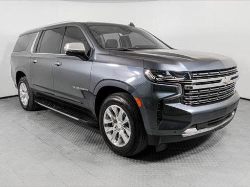 Used 2021 Chevrolet Suburban Premier w/ Premium Package RWD image 11