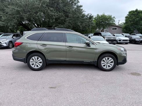 Used 2019 Subaru Outback 2.5i Premium AWD/4WD image 6