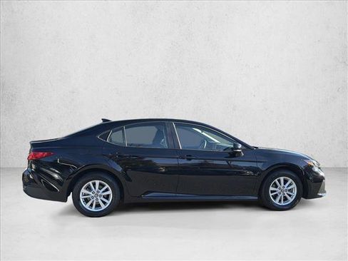 Used 2025 Toyota Camry LE image 4