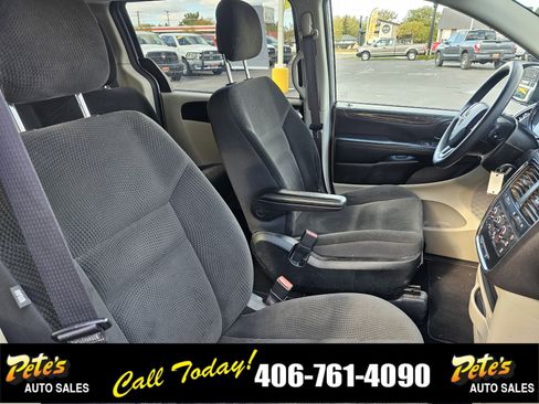 Used 2018 Dodge Grand Caravan SE w/ UConnect Hands-Free Group image 18