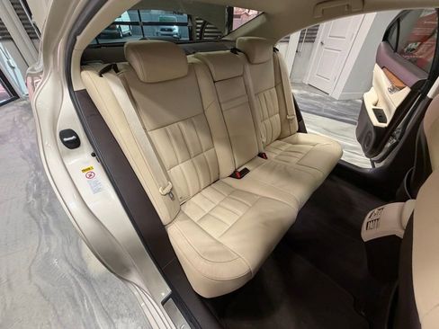 Used 2017 Lexus ES 300h w/ Luxury Package image 5