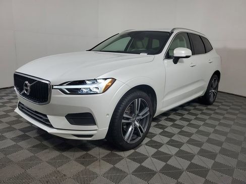 Used 2018 Volvo XC60 T5 Momentum w/ Vision Package image 4
