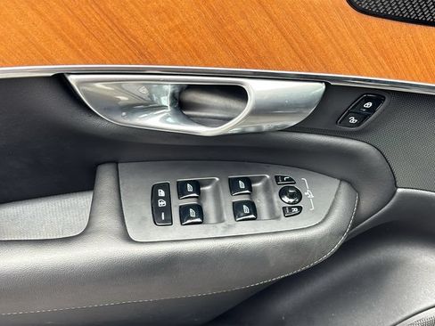 Certified 2024 Volvo XC90 T8 Plus w/ Protection Package Premier AWD/4WD image 12