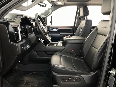 Certified 2025 GMC Sierra 3500 Denali w/ Denali Reserve Package AWD/4WD image 9