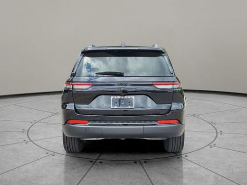 Certified 2024 Jeep Grand Cherokee Altitude AWD/4WD image 11