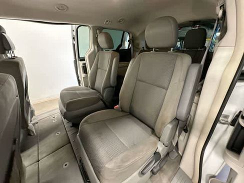 Used 2013 Volkswagen Routan S FWD image 11