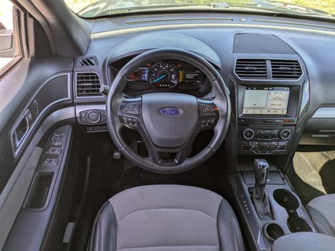 Used 2017 Ford Explorer XLT w/ Equipment Group 202A FWD image 15
