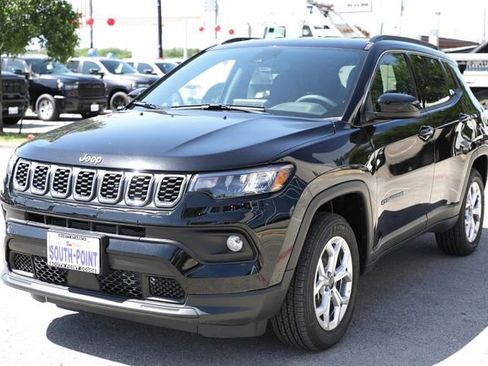 New 2025 Jeep Compass Latitude image 10