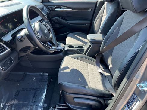 Used 2025 Kia Seltos S image 28