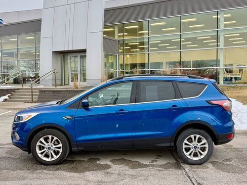 Used 2018 Ford Escape SE w/ SE Sync 3 Package image 3