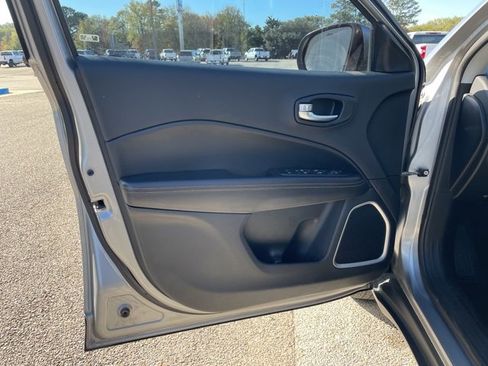 Used 2019 Jeep Compass Limited image 13