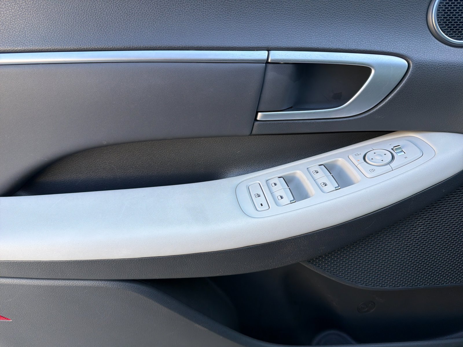Used 2025 Hyundai Sonata SEL FWD image 10