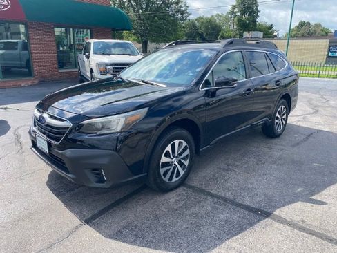 Used 2022 Subaru Outback Premium AWD/4WD image 1