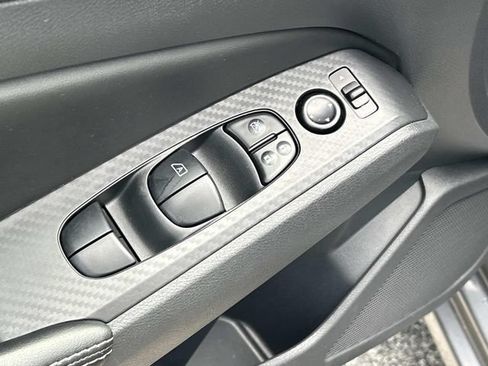 Used 2025 Nissan Altima 2.5 SV FWD image 17