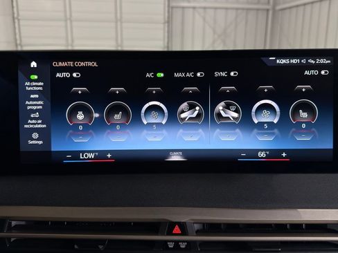 Used 2023 BMW iX xDrive50 w/ Sport Package AWD/4WD image 36