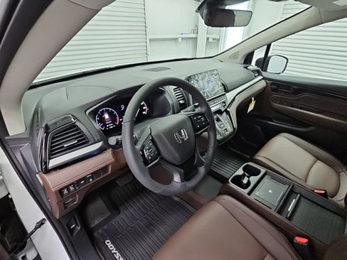 New 2026 Honda Odyssey Touring image 11