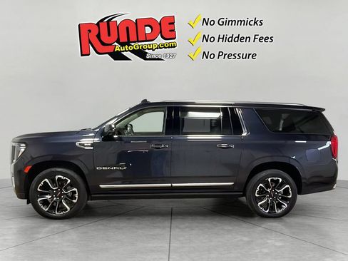 Used 2023 GMC Yukon XL Denali w/ Advanced Technology Package AWD/4WD image 3