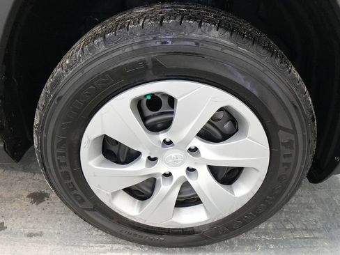 Used 2020 Toyota RAV4 LE image 9