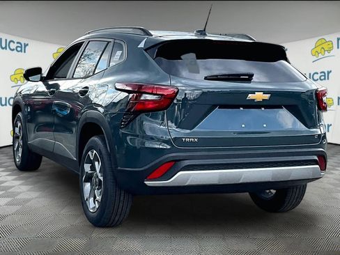 New 2026 Chevrolet Trax LT w/ LT Convenience Package FWD image 5