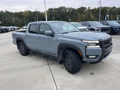 Used 2025 Nissan Frontier PRO-4X w/ Tow Package image 10